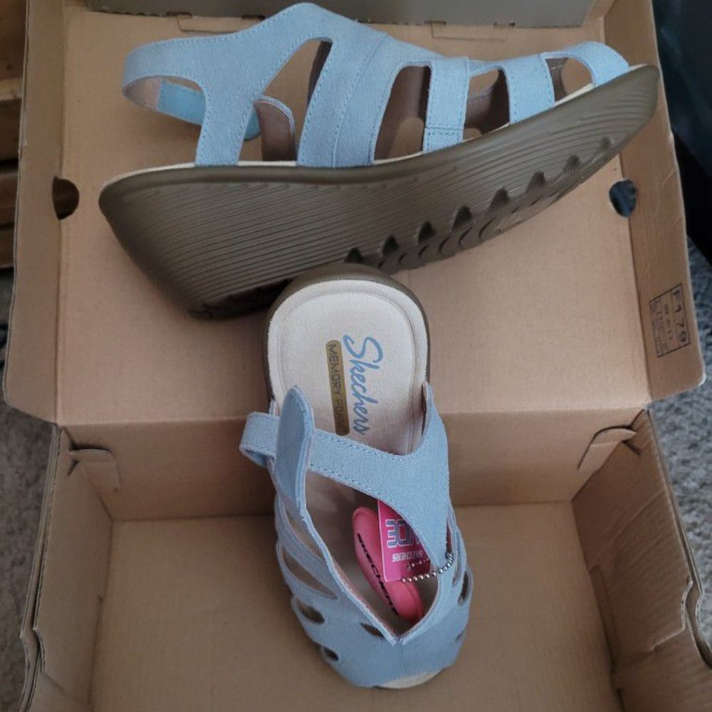 Skechers sandals size 8.5 wide, memory foam